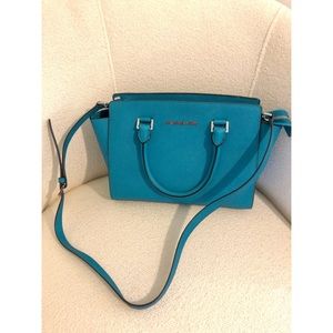 🔸 Michael Kors Top Handle Bag